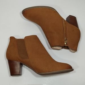 Vionic ankle boot size 9.5